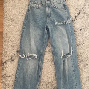 Jeans - Använda några få gånger. Nyskick!