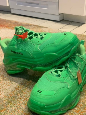 Balenciage skor sälja jag - Helt nytt skorna och om det e något du undrar kom privat 