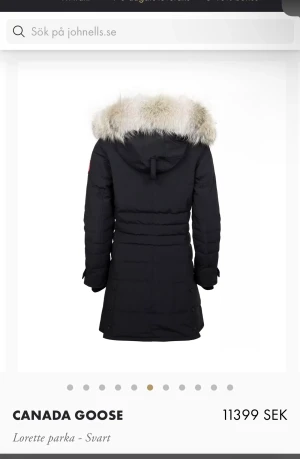 CANADA GOOSE LORETTE PARKA - Säljer min fina vinterjacka som tyvärr inte kommer till någon användning då jag har köpt en annan. Jackan är köpt på Johnells och digitalt kvitto kan tas ut. Den är i storlek XS och har knappar baktill som man kan öppna om man vill det, figursydd