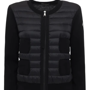 Moncler cardigan  - Så snygg monclear cardigan köpt på NK i Stockholm förra våren, knabbt använd. Köptes för ca 7 500 kr och kan sälja direkt för 6000kr