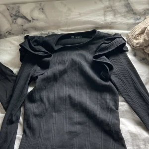 Zara tröja - Skit snygg puff ärm tröja från zara