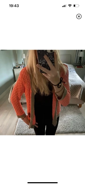 Kofta - Jättesöt orange stickad kofta💕