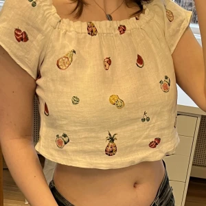 Topp - Söt topp som inte kommer till användning. Passar perfekt till sommaren. Hör gärna av dig om du har frågor!