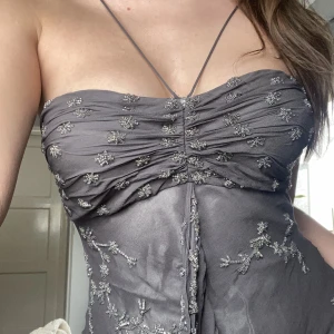 Vintage bal klänning! - Vintage rare grå Scala långklänning med glittrig detaljer! Super bra skick och 100% silke❤️ Storlek M!