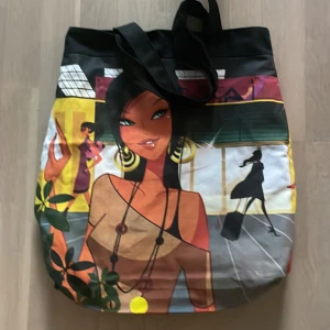 Strandväskor  - Säljer dessa jätte fina väsko, på grund av att dom vi inte kommit till andvändning.30 kr/styck. Priset kan diskuteras.