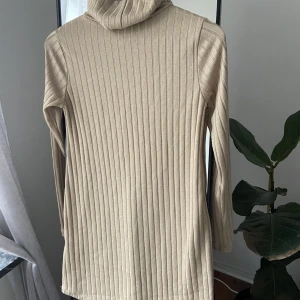 Klänning  - Klänningen är i storlek XS. 