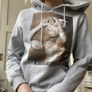 Snygg hoodie - Köp ej frakt via appen!!💞
