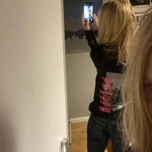 Tröja med tryck - As frän tröja med tryck där bak! Hör av dig vid frågor!