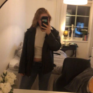 Skinnjacka - Skit snygg skin jacka osäker om jag vill sälja där av priset. Köpt för 2500kr