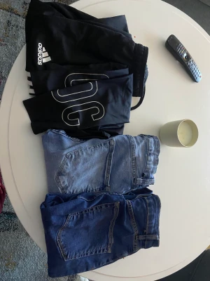 Damkläder  - Dam kläder i olika storlekar. 30 kr plagget.  Hör av er för mer information