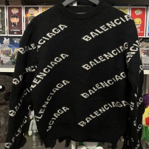 Balenciaga All over Sweater - 8/10 skick, medium.
