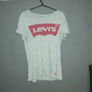 Levis tröja  - Storlek xs, väll använd