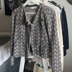 Odd Molly kofta - Så fin kofta från odd molly i jättefint skick