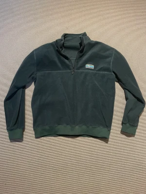 Half zip - Half zip från junkyard. Nästan helt oanvänd, inga tecken på användning. Fleece material.