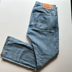 Levis jeans 501  - Bra skick, go rak passform.