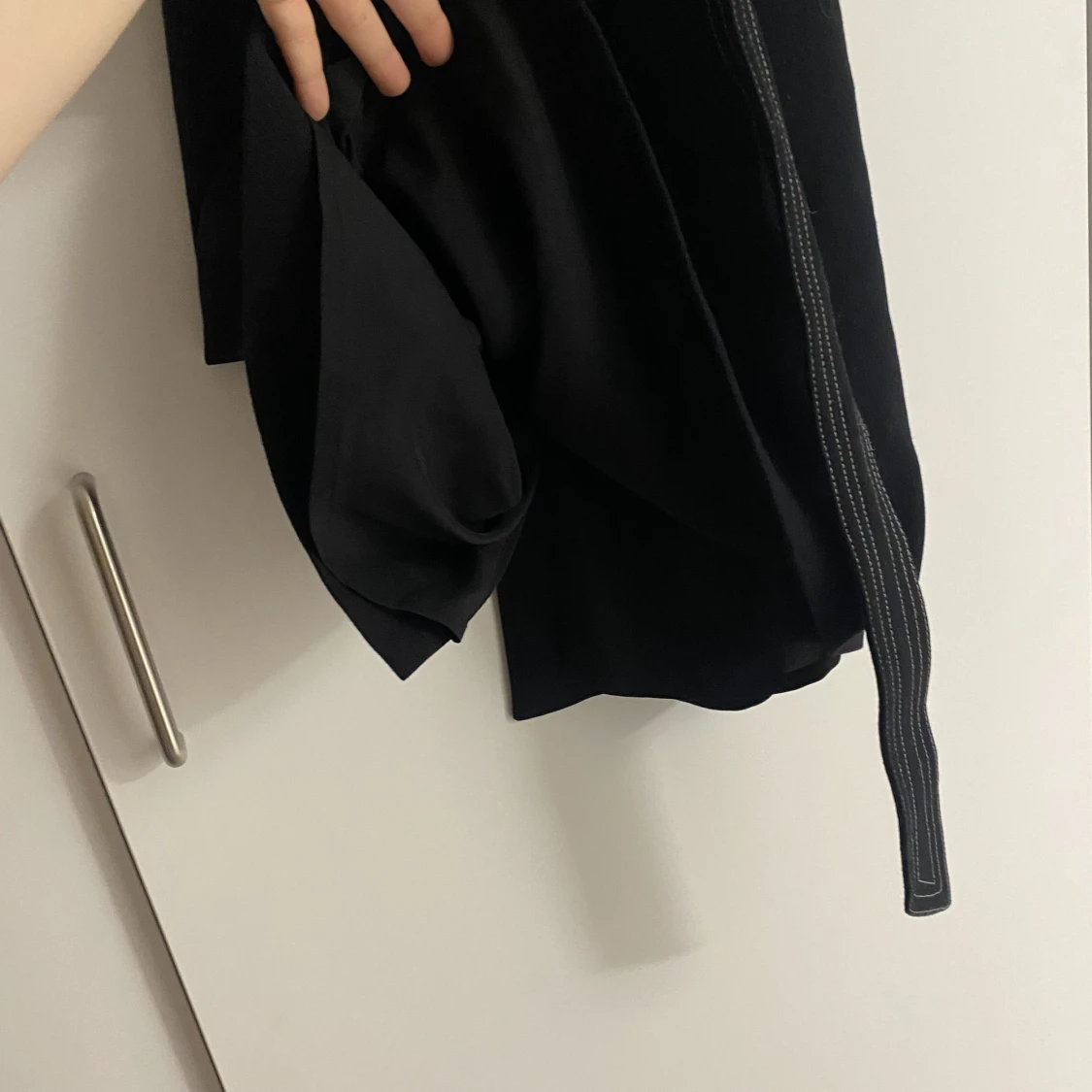 Svart figursydd klänning  - 91