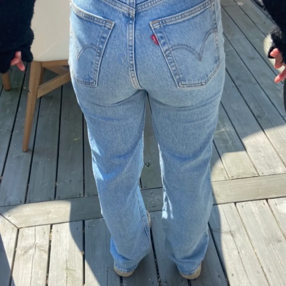 Så bekväma o snygga jeans från levis i modellen Ribcage straight. Inga defekter och ser ut som nya! priset kan diskuteras. Jeans & Byxor.