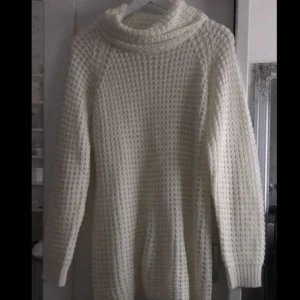 Nakd  - Lång Tröja/ klänning i stickat material. Jätte fin men kommer ej till användning 🥰