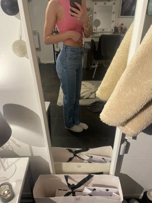 Levis jeans! - Super snygga Levis jeans, högmidjade! Storlek 23. 400kr, nypris ca 1000kr! 