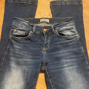 Ltb jeans - Säljer dessa jättesnygga lågmidjade jeansen som är för små för mig. ❤️‍🔥Det är köpta här på plick men är i mycket fint skick. Skriv om ni har frågor🤩