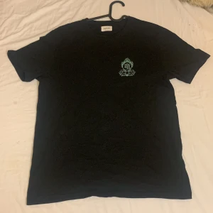 ”Yourturn” t-shirt använd några gånger bara  - Svart t-shirt bra material 