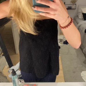 Stickad kjol/topp - Säljer denna snygga stickade kjol från Zara som man kan använda som topp🤍storlek s