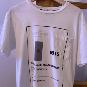 Stone island t shirt - Säljer stone Island t shirt då den inte kommer till användning längre. 