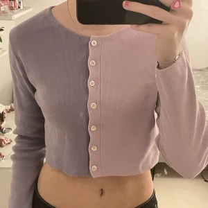 tvåfärgad cardigan  - cardigan i två lila nyanser💜💟