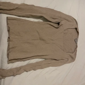 Tröja  - Tröja i beige Storlek xs 