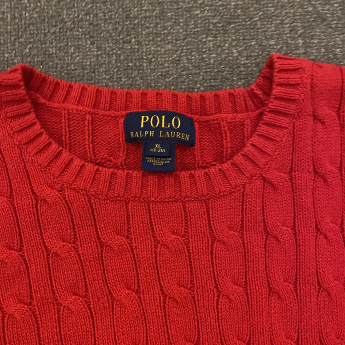 Kabelstickad polo tröja - 90