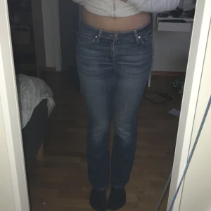 Vintage jeans - Very good condition has barely ever been used. Normal waist (can choose low or high waist) form fitting, nice fade and vintage style. Im 170cm for reference Shipment is on you 