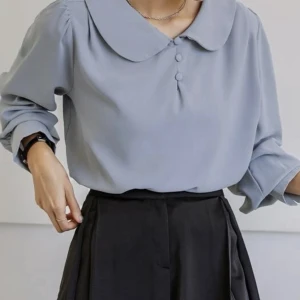 Blå skjorta  - Snygg blåa skjorta, aldrig använd passar M/L