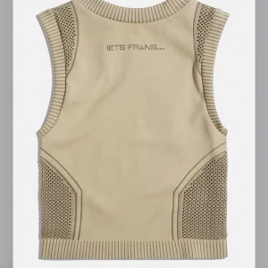 iets frans topp - (Tryck inte på köp nu) Säljer den här jättefina toppen, aldrig använd. Köpt på Urban! Kan skicka egna bilder privat🤍Jätteskönt och stretchigt material, samt öppen rygg. 