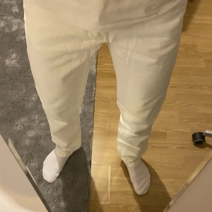 Straight/Slim fit jeans i storlek 36 - Helt nytt plagg från Zara 