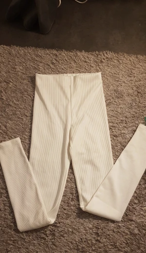 Vita byxor - Vita byxor aldrig använd