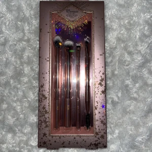 Real Techniques sminkborstar - Limited Edition ögonskuggaborstar. Superfina. Aldrig använda och oöppnad, säljes endast för att jag inte använder ögonskugga.