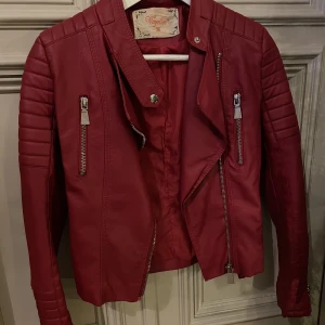 Läderjacka  - Läderjacka! Supersnygg!