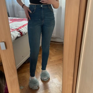 Jeans - Bershka Denim jeans. I jätte bra kick. 
