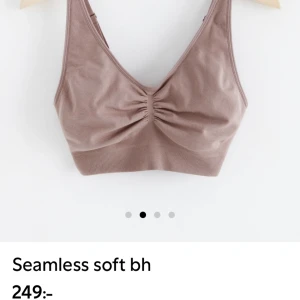 Bh - Använd ett fåtal gånger. Säljer för 150+15kr frakt. Storlek L men skulle säga att den mer är som M