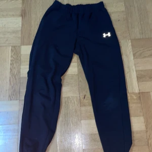 Byxor  - Under armour byxor