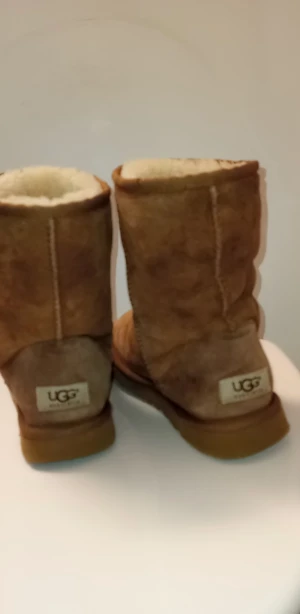 Uggs  - Säljer mina äkta uggs som jag inte längre använder. Köparen står för frakten.