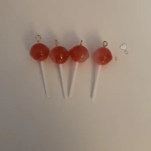 Berlocker klubbor  - Man kan även beställa dem som smycken 