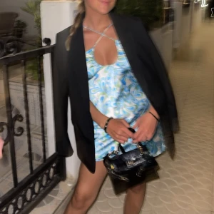 Klänning  - Super fin klänning, storlek 34, använd vid 2 tillfällen 