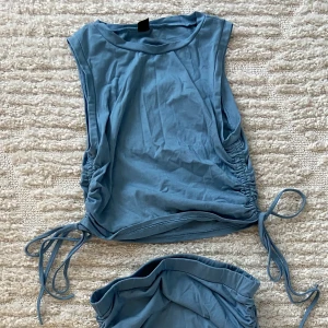 Tvådelat set - Set i två delar. Mycket skönt material och endast använt 1 gång. 