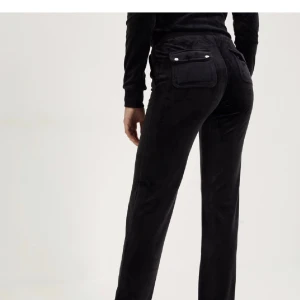 Juicy couture byxor  - Säljer mina juicy couture byxor då de inte kommer till användning, använt 3 gånger så de har inga defekter ❤️ storlek Xs