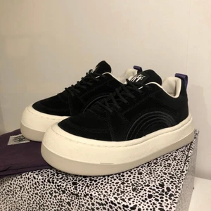 eytys sonic sneakers - intressekoll på mina eytys som jag köpte för ca ett år sen men är sparsamt använda💖💖 de är ganska stora i storleken