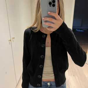HM kofta - Skön kofta från HM i storlek Medium🖤🖤🖤 Passar XS-M och passar till allt😍