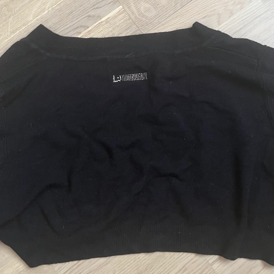 Svart bolero med knappar  - 91