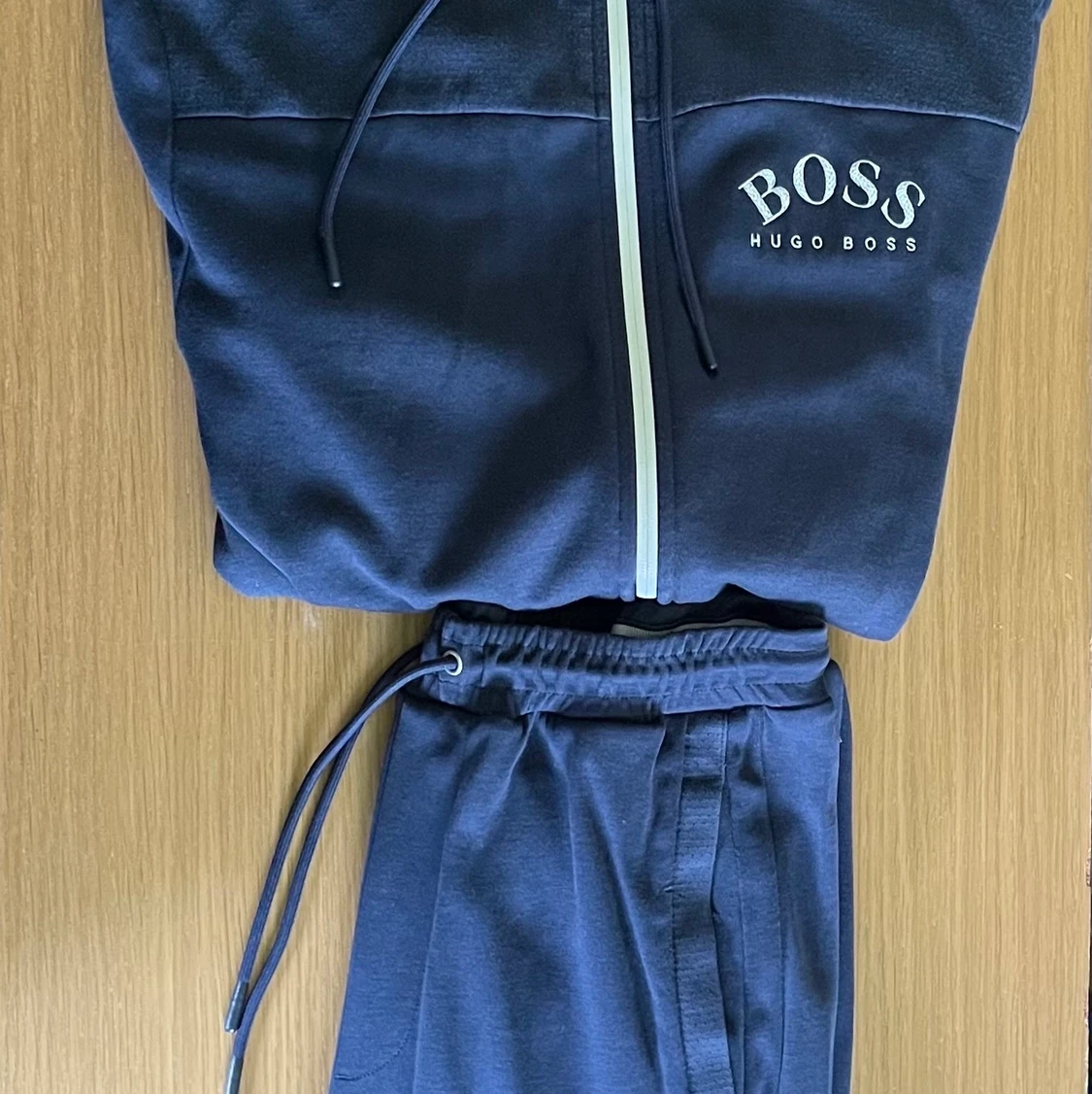 HUGO BOSS DRESS/TRACKSUIT - 91