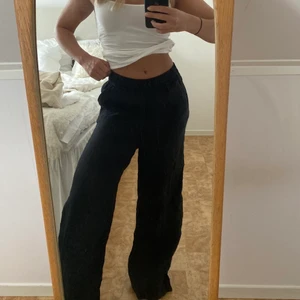 Linnebyxor  - Helt oanvända superfina och sköna svarta linnebyxor från Gina Tricot. Slutsålda på hemsidan. Frakt tillkommer💓